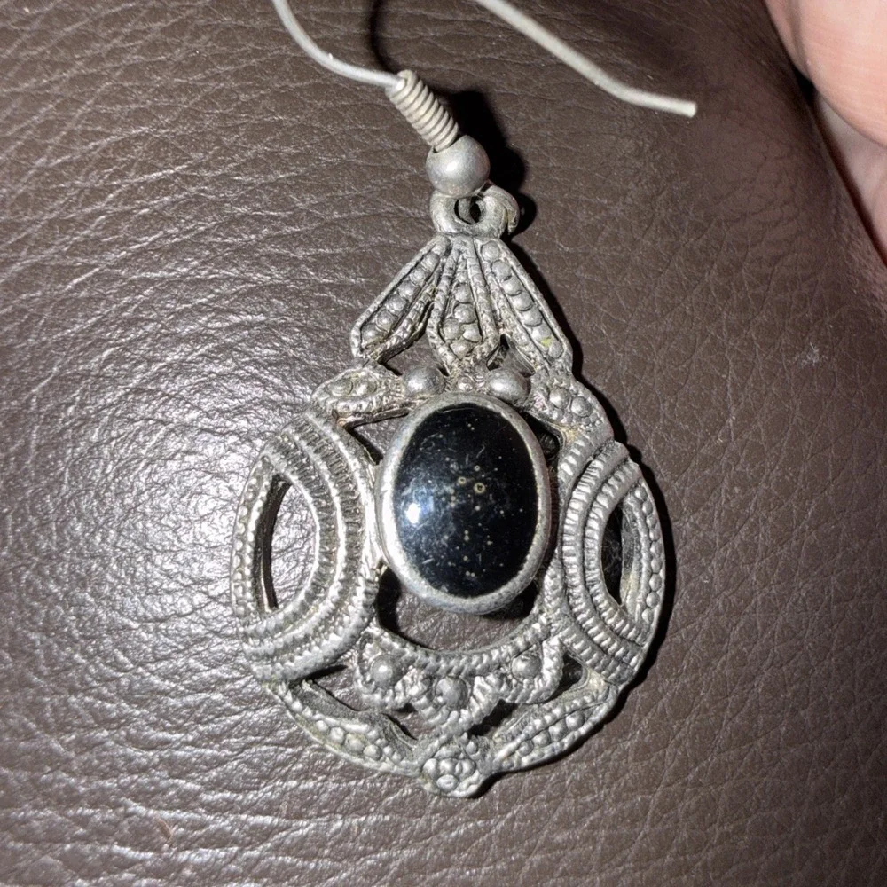 Vintage Silver Toned and Black Stone Dangle Earrings. 33